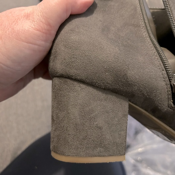 Call it Spring Size 8 grey boot. - Picture 5 of 10